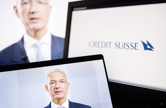 Credit Suisse Verwaltungsratspraesident Axel P. Lehmann ist auf Bildschirmen zu sehen, wie er eine Rede nach der Ausserordentlichen Generalversammlung haelt, aufgenommen von einer aufgezeichneten Vide ...