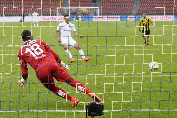 Amine Chermiti verwandelt den Penalty gegen Mvogo zum 2:0 für den FC Zürich.