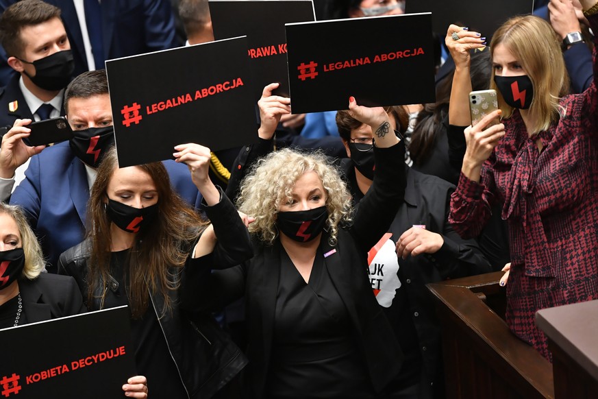 Polnische Abtreibungs-Befürworterinnen im Parlament.