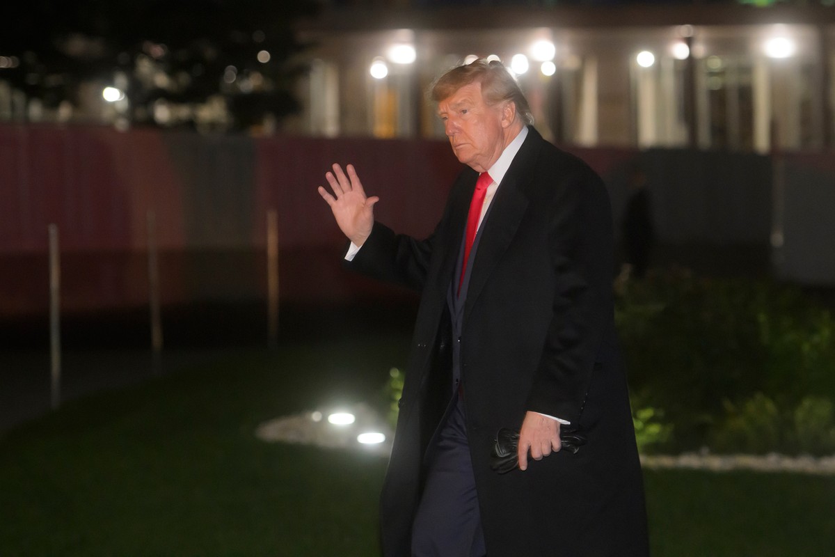 President Donald Trump arrives on Marine One on the South Lawn of the White House, Saturday, Oct. 24, 2026, in Washington. (AP Photo/Rod Lamkey, Jr.)
Donald Trump