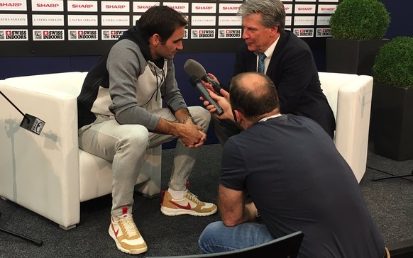 In Basel kriegt Schär immer mal wieder das Privileg eines Einzelinterviews mit Federer.