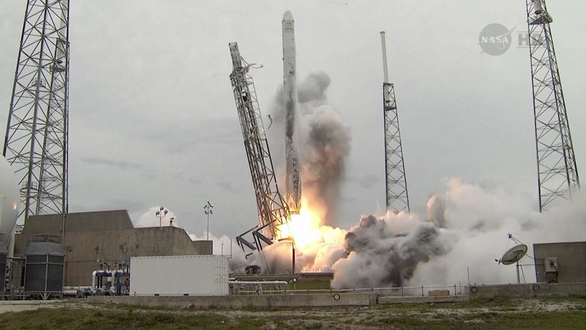 Die SpaceX Falcon 9 Rakete mit dem Schweizer Experiment an Bord hebt am Karfreitag ab.