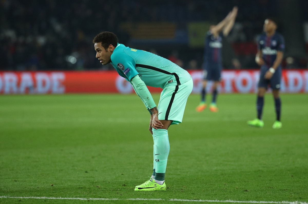 Football Soccer - Paris St Germain v Barcelona - UEFA Champions League Round of 16 First Leg - Parc Des Princes, Paris, France - 14/2/17 Barcelona's Neymar looks dejected Reuters / Christian Hart ...