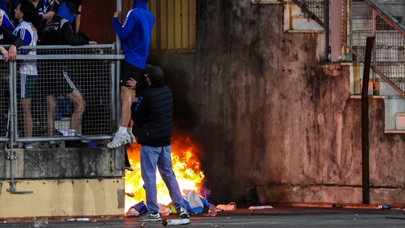 Fussball: Schweiz: Schweizer Cup 2025/2026 - Halbfinale, 18.04.2026 - FC Stade-Lausanne-Ouchy vs. Grasshopper Club Zürich - Stade Olympique de la Pontaise Lausanne, Schweiz Es brennt im GC Block Lausa ...