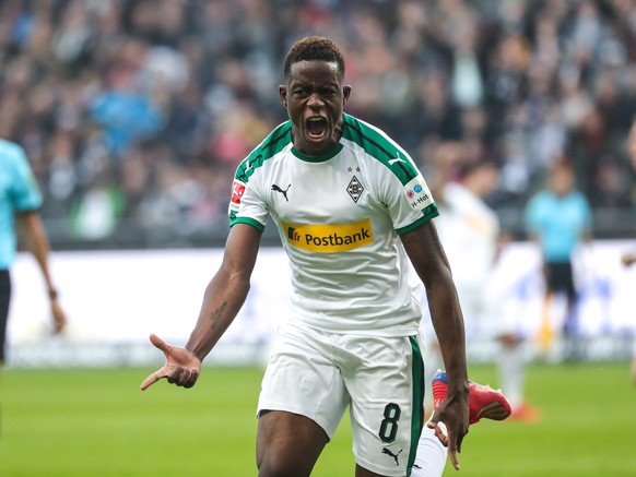 epa07377562 Moenchengladbach&#039;s Denis Zakaria celebrates after scoring the 1-1 goal during the German Bundesliga soccer match between Eintracht Frankfurt and Borussia Moenchengladbach in Frankfurt ...