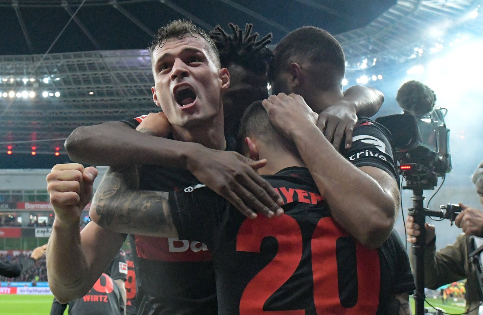 10.02.2024, xblx, Fussball 1.Bundesliga, Bayer 04 Leverkusen - FC Bayern München emspor, v.l. Granit Xhaka Bayer Leverkusen, Edmond Tapsoba Bayer Leverkusen, Alejandro Grimaldo Bayer Leverkusen, Jonat ...