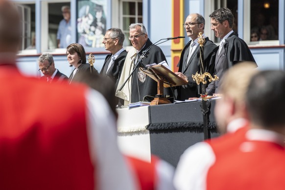 Daniel Faessler, regierender Landammann, Mitte, spricht waehrend der Appenzeller Landsgemeinde, am Sonntag, 29. April 2018, in Appenzell. (KEYSTONE/Patrick Huerlimann)