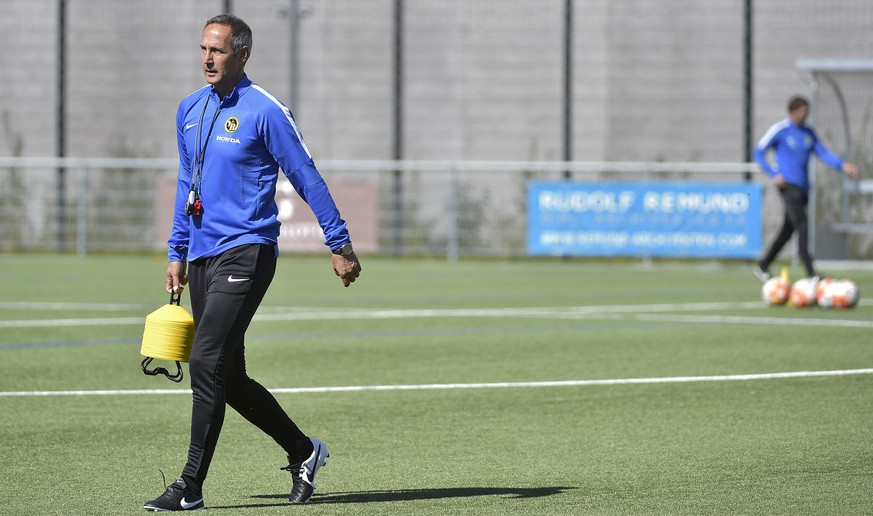 Hütter mit Hüetli: Der Trainer legt im Training selber Hand an.