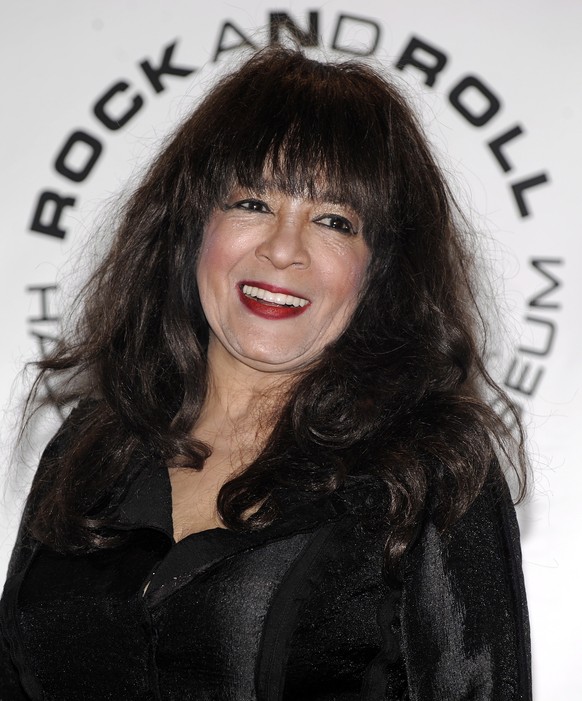 epa09681600 (FILE) - Singer Ronnie Spector appears in the press room at the 2010 Rock and Roll Hall of Fame Induction ceremony at the Waldorf Astoria in New York, New York, USA, on 15 March 2010. (Re- ...