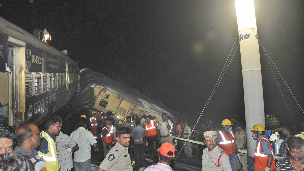 Train accident in South India: At least eight dead World Synod without concrete reforms