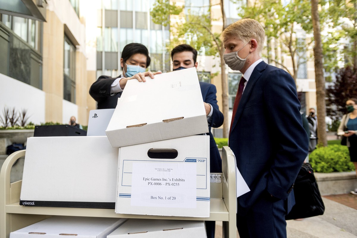 Members of Epic Games' legal team roll exhibit boxes into the Ronald V. Dellums building in Oakland, Calif., for the company's lawsuit against Apple on Monday, May 3, 2021. Epic, maker of th ...