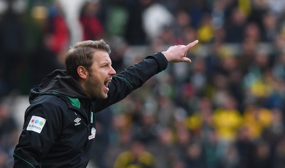 epa07547289 Bremen&#039;s coach Florian Kohfeldt reacts during the German Bundesliga soccer match between SV Werder Bremen and Borussia Dortmund in Bremen, Germany, 04 May 2019. EPA/DAVID HECKER (DFL  ...