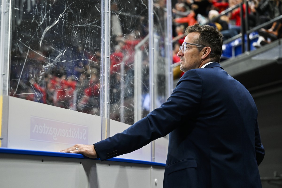 Pascal Mueller, Sportchef der Tigers, im Eishockeyspiel der National League zwischen den Rapperswil-Jona Lakers und den SCL Tigers, am Samstag, 24. September 2022, in der St. Galler Kantonalbank Arena ...
