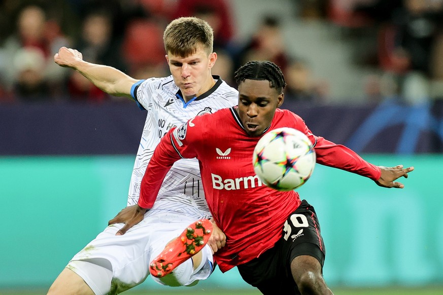epa10279588 Brugge's Eduard Sobol (L) in action against Leverkusen's Jeremie Frimpong during the UEFA Champions League group B soccer match between Bayer 04 Leverkusen and Club Brugge in Leverkusen, G ...