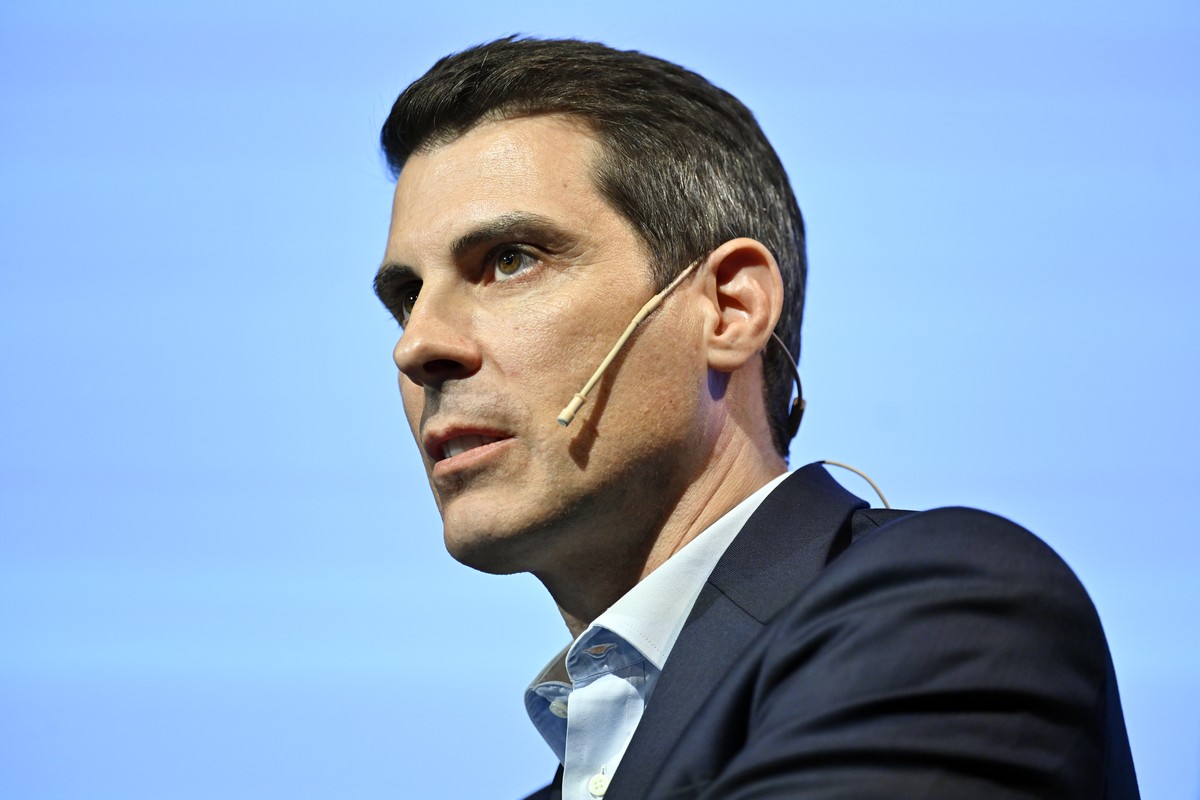 Parteipraesident Thierry Burkart an der FDP-Delegiertenversammlung in Moeriken-Wildegg am Samstag, 17. Juni 2024. (KEYSTONE/Walter Bieri )