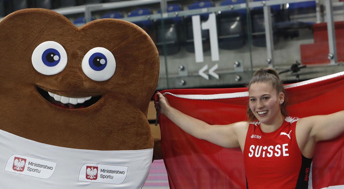 Angelica Moser, médaille d'or, européenne, saut à la perche en salle, mascotte, caca