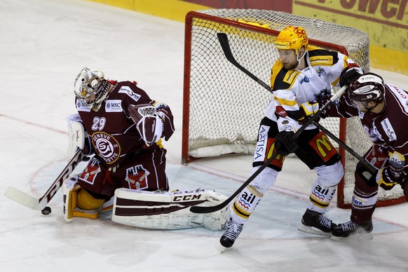 Schwarzer Abend für Robert Mayer – nach vier Gegentoren wird der Servette-Keeper durch den Junior Gauthier Descloux ersetzt.