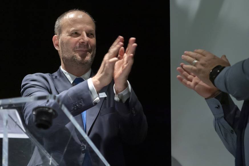 Bertrand Reich, a ete elu a la presidence du PLR genevois, et applaudi, lors de l&#039;assemblee des delegues du PLR genevois reunis pour remplacer le president demissionnaire suite a lÕaffaire Maudet ...