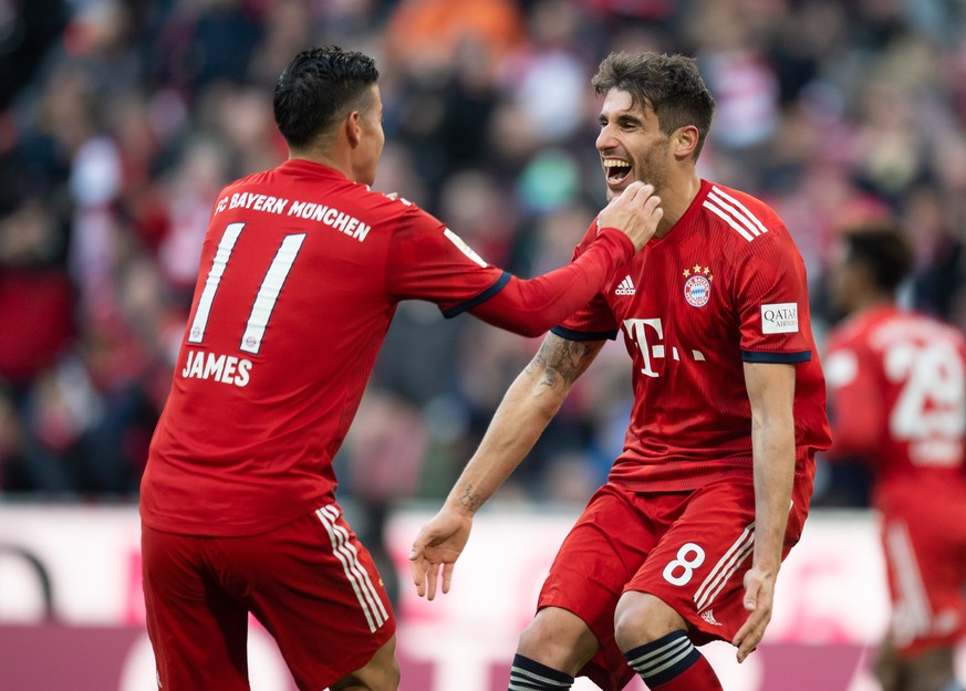 epa07390730 Javi Martinez of Munich (R) celebrates with James Rodriguez of Munich after scoring the 0-1 goal during the German Bundesliga soccer match between FC Bayern Munich and Hertha BSC Berlin in ...