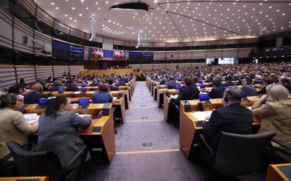 epa12522737 A general view during a vote for the framework for achieving climate neutrality during a session of votes at the European Parliament plenary session in Brussels, Belgium, 13 November 2025. ...