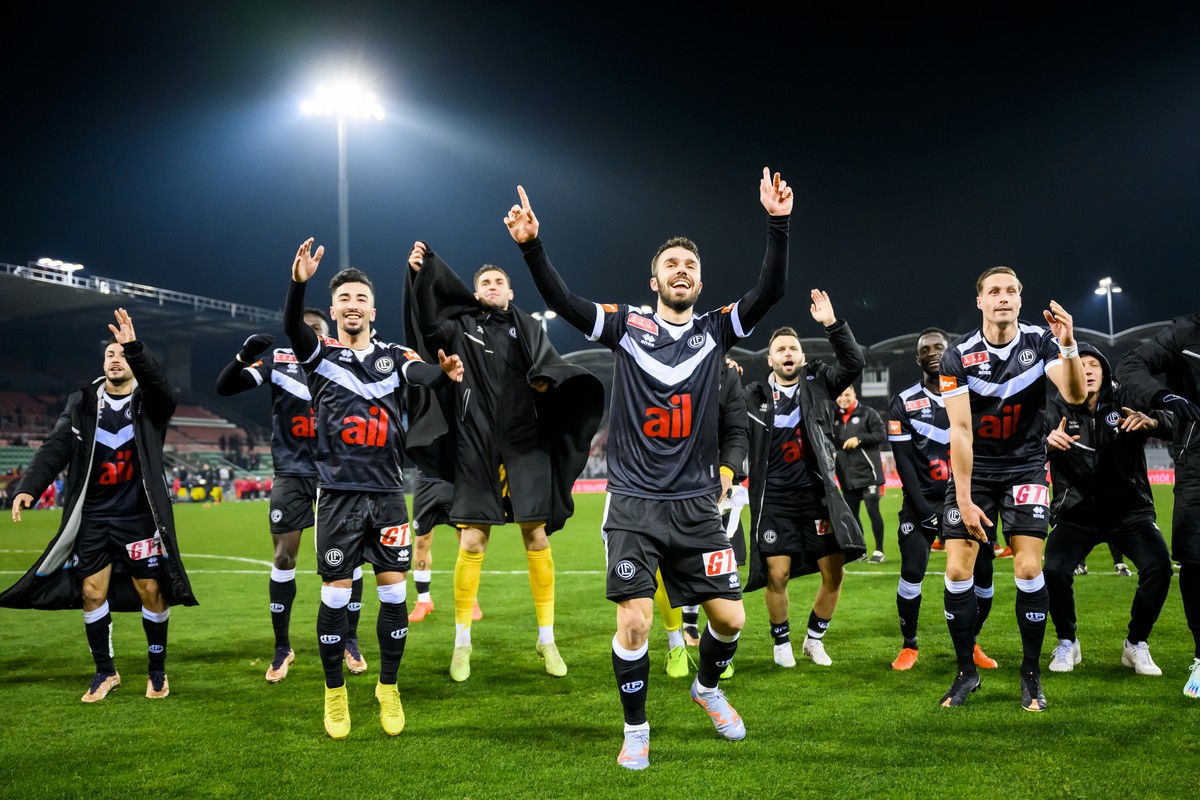 Les joueurs de lugano fetent la victoire et la qualification lors de la rencontre des quarts de finale de football de la Coupe de Suisse entre FC Sion et FC Lugano ce mercredi 1 mars 2023 au stade de  ...