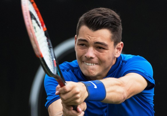 Taylor Fritz im Spiel gegen Roger Federer.