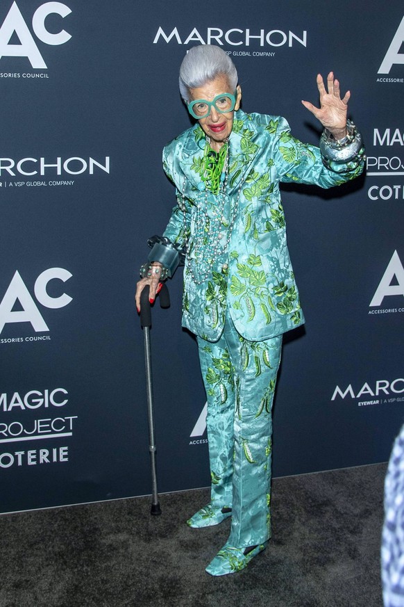 November 2, 2021, New York, United States: Iris Apfel attends the 2021 ACE Awards at Cipriani 42nd Street in New York City. New York United States - ZUMAs197 20211102_zaa_s197_547 Copyright: xRonxAdar ...
