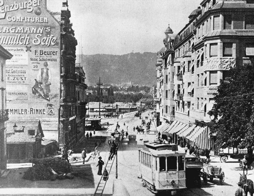 Die Rämistrasse, die vom Bellevue zum Kunsthaus führt, im Jahr 1912.