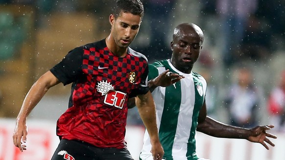 28.09.2015; Bursa; Fussball Sueper League - Bursaspor - Eskisehirspor;
Nassim Ben Khalifa (Eskisehir) Dany Nounkeu (Bursa)
(Seskimphoto/freshfocus)