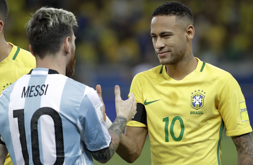 Brazil&#039;s Neymar, right, greets Argentina&#039;s Lionel Messi prior to a 2018 World Cup qualifying soccer match at the Estadio Mineirao in Belo Horizonte, Brazil, Thursday Nov. 10, 2016. (AP Photo ...