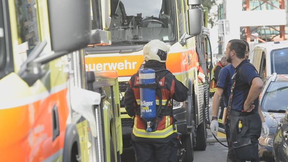 Am Montagabend, 29.06.2026, kurz vor 17:30 Uhr, ging bei der Einsatzzentrale von Schutz &amp; Rettung Zürich die Meldung über einen Wohnungsbrand in einem Mehrfamilienhaus an der Kochstrasse im Kreis  ...