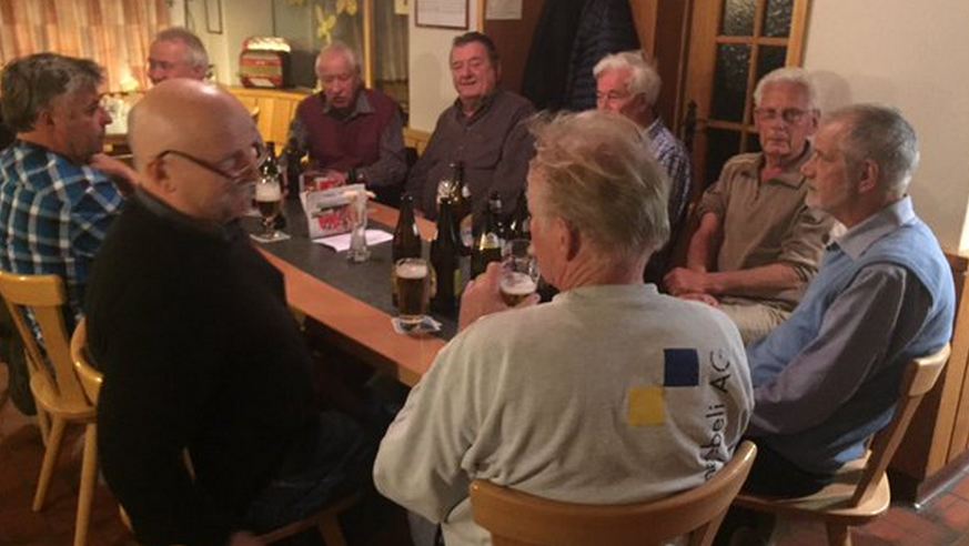 Der Stammtisch im «Weissen Kreuz» in Felsberg: Gemischte Gefühle gegenüber dem Rückzug Widmer-Schlumpfs von der grossen Politbühne.&nbsp;