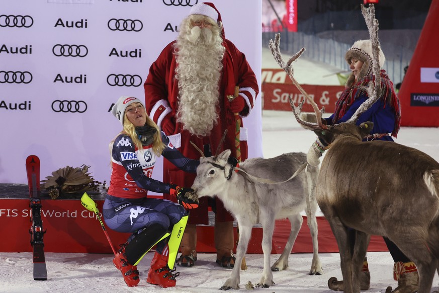 United States&#039; Mikaela Shiffrin feeds a young reindeer after winning an alpine ski, women&#039;s World Cup slalom, in Levi, Finland, Saturday, Nov. 19, 2022. (AP Photo/Alessandro Trovati)