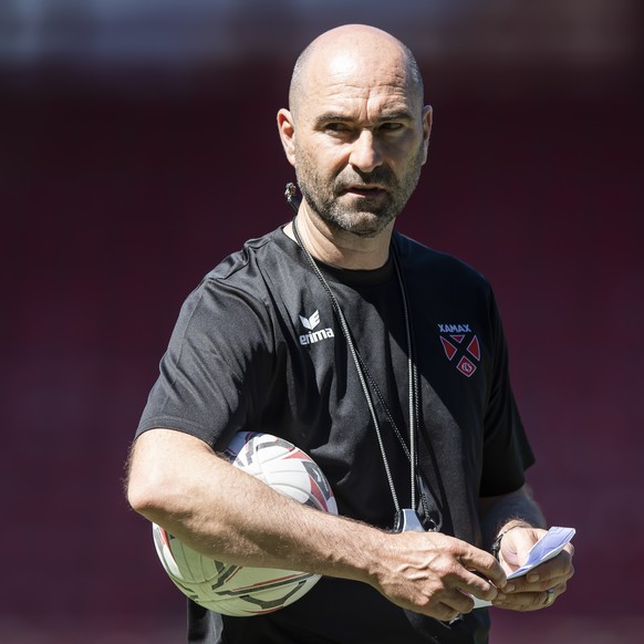 ARCHIBILD ZUR ENTLASSUNG VON JEOL MAGNIN BEI XAMAX - STEPHANE HENCHOZ UBERNIMMT DEN TRAINERPOSTEN -- L&#039;entraineur neuchatelois Joel Magnin photographie lors de la reprise de l&#039;entrainement a ...