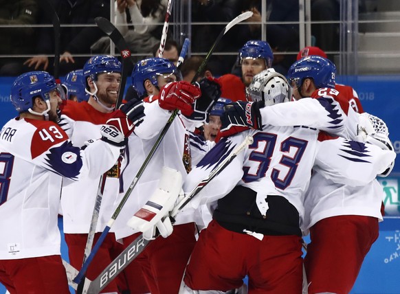 epa06535215 Goalie Pavel Francouz (R) of Czech Republic celebrates with teammates after blocking a shoot out to win match against Canada during the men&#039;s preliminary round inside the Gangneung Ho ...