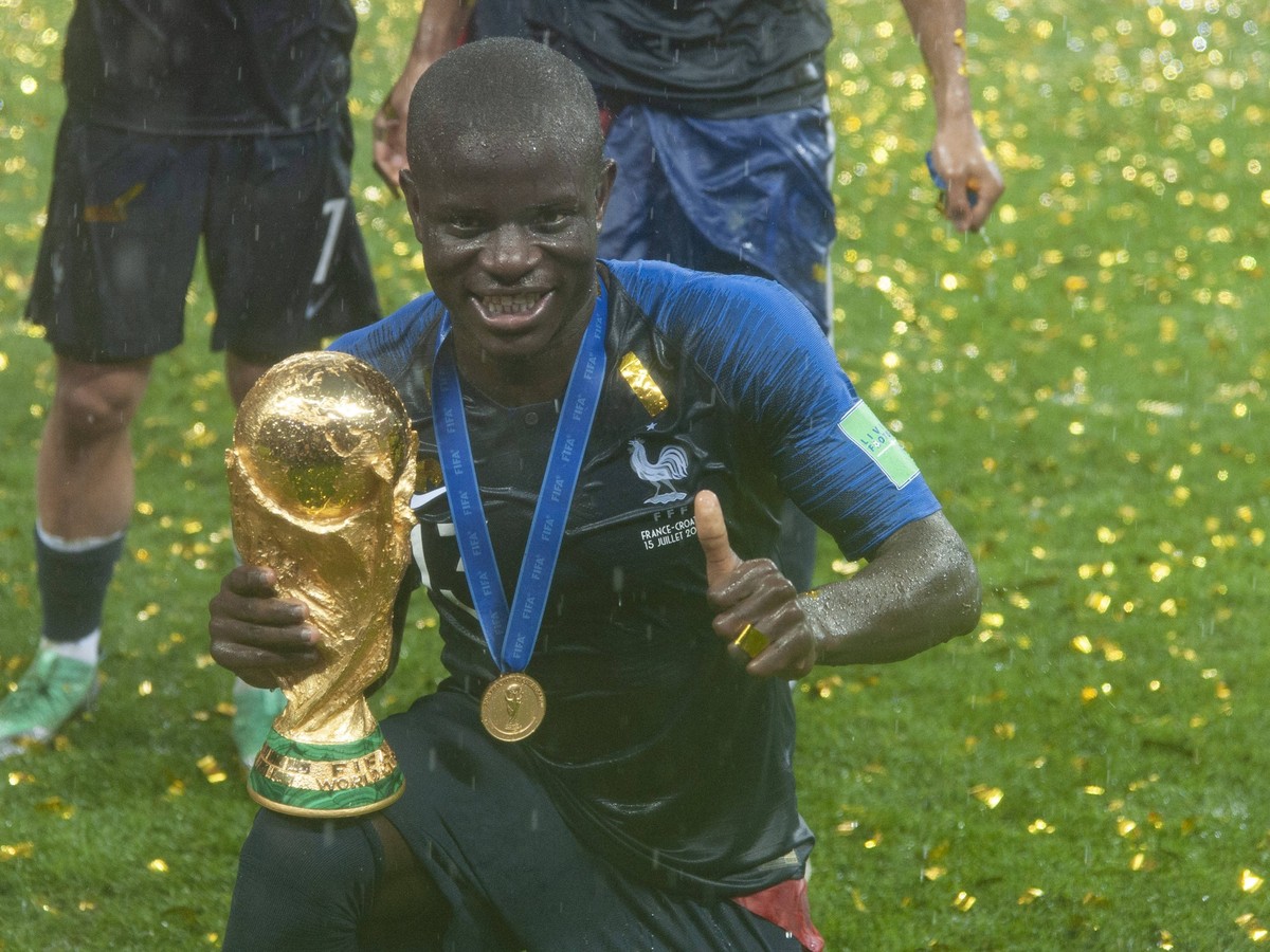 Thema : Ces grands joueurs qui ont rejoint les clubs de football en Arabie Saoudite moyennant des sommes astronomiques - Info - N Golo Kanté rejoint le club saoudien d Al-Ittihad - N Golo Kanté - Fina ...