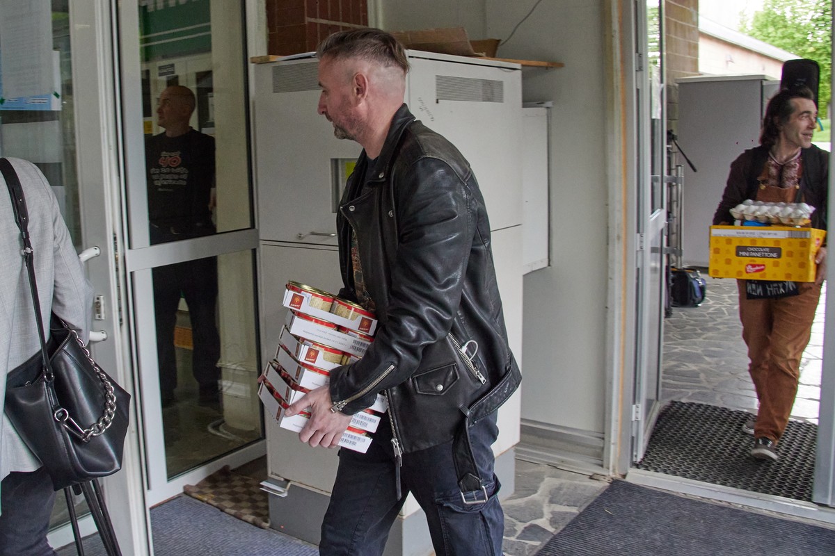 epa09925018 Ukrainian poet Serhiy Zhadan (C) visits a hospital to support patients in Kharkiv, Ukraine, 03 May 2022. According to the United Nations High Commission for the Refugees' (UNHCR) last ...