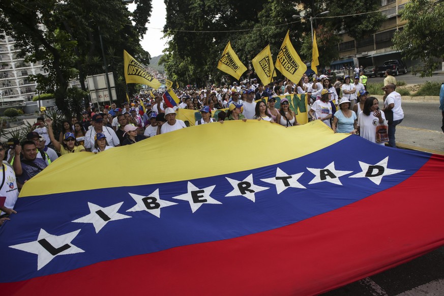 epa05518655 People participate in a demonstration demanding the electoral power to announce a date for the recall referendum promoted by opposition to revoke the Venezuelan President Nicolas Maduro, i ...