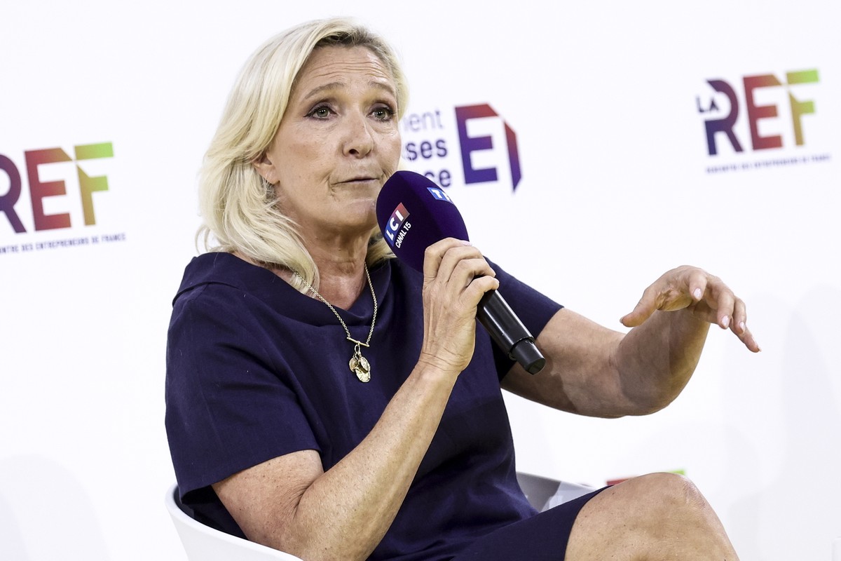 epa13194775 Candidate for the French presidency for Rassemblement National party Marine Le Pen speaks at the French employers federation MEDEF Summer Conference, La REF 2026, at Roland Garros in Paris ...