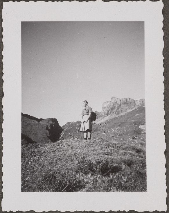 Lauterbrunnen, Sefinental, Poganggen, Bergsteigerin, Blick nach Südwesten (SW)

Originaltitel:
Berner Alpen

Beschreibung:
Mitte rechts: Hundsflue, Hundshoren, Aufnahme vom Bergweg zwischen Rotstockhü ...