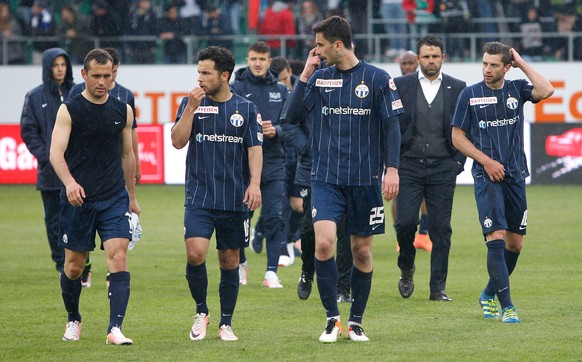 ZUM ABSTIEG DES FC ZUERICH AUS DER SUPER LEAGUE STELLEN WIR IHNEN FOLGENDES BILDMATERIAL ZUR VERFUEGUNG - Enttaeuschte Gesichter beim FC Zuerich nach Spielschluss mit Alexander Kerzhakov, Davide Chium ...