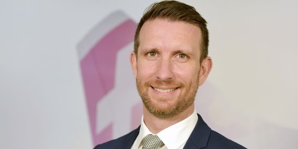 Swiss-Sprecher Michael Stief verrät, wie viel das indische Kabinenpersonal verdient.