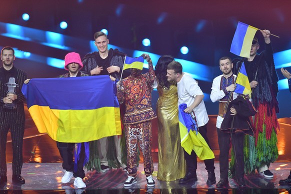 epa09947792 Kalush Orchestra from Ukraine celebrates onstage, together with presenters Alessandro Cattelan, Laura Pausini, and Mika, after winning the 66th annual Eurovision Song Contest (ESC 2022) in ...