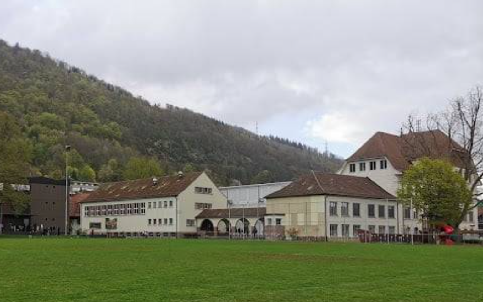 Der Schule in Pieterlen laufen die Lehrpersonen davon. Sie zu ersetzten ist in der aktuellen Situation sehr schwierig.