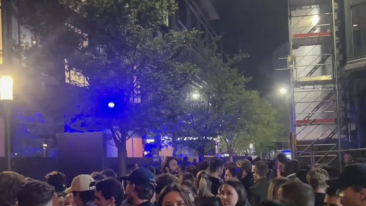 Jelmoli-Rave-in-Z-rich-sorgt-f-r-Kritik-Keine-Chance-auf-Einlass-trotz-Ticket-