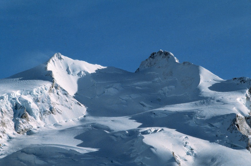 Die Dufourspitze (4634m) in den Walliser Alpen, undatierte Aufnahme. Die Dufourspitze ist der hoechste Punkt der Schweiz und wurde am 1. August 1855 mit einer Seilschaft unter der Fuehrung des Englaen ...