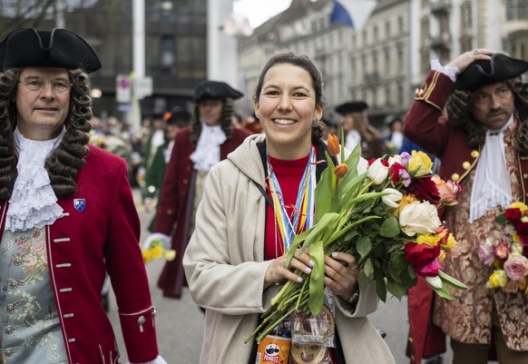 Skirennfahrerin Wendy Holdener am traditionellen Umzug der Zuenfte am Zuercher Sechselaeuten, aufgenommen am Montag, 17. April 2023 in Zuerich. (KEYSTONE/Ennio Leanza)