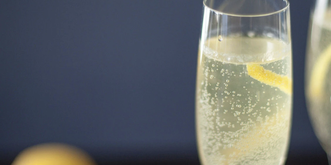 Für die Weihnachtszeit (und fürs Leben): Alle Champagner-Cocktails, die du kennen musst