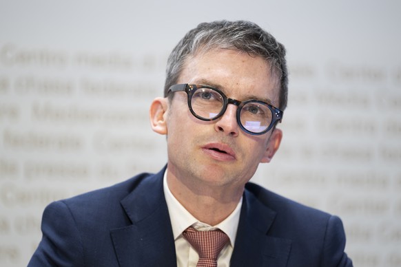 Reto Foellmi, Professor an der Universitaet St. Gallen, Studienautor, spricht waehrend einer Medienkonferenz von Swiss Family Business (SFB) ueber die Praesentation der Ergebnisse einer neuen Studie z ...