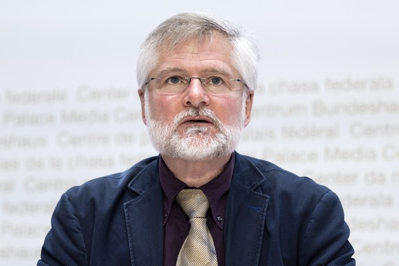 Rudolf Hauri, Kantonsarzt Zug, Praesident der Vereinigung der Kantonsaerztinnen und Kantonsaerzte VKS, spricht waehrend einer Medienkonferenz zur aktuellen Situation des Coronavirus, am Dienstag, 18. ...